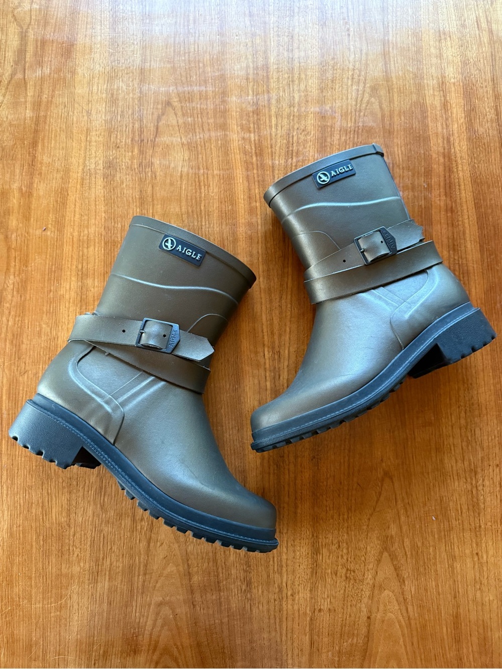 Aigle Women's Macadames Mid rubber boots in a metallic bronze/black